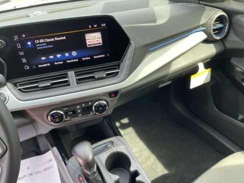 Used 2025 Chevrolet Trax LT w/ Driver Confidence Package FWD image 16