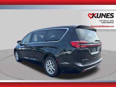 Used 2023 Chrysler Pacifica Touring-L FWD image 7