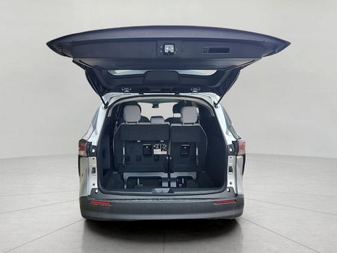Used 2025 Toyota Sienna LE image 37