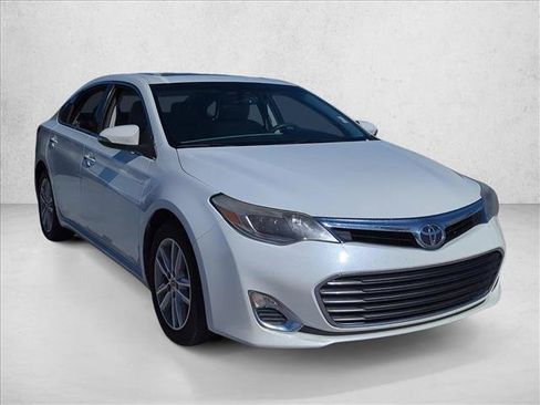 Used 2013 Toyota Avalon XLE Premium image 4