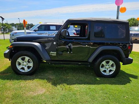 Used 2021 Jeep Wrangler Sport S image 4