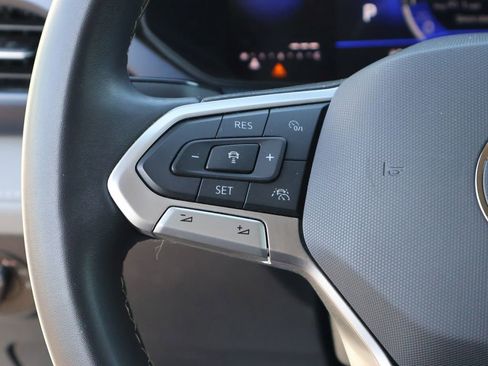 Certified 2024 Volkswagen Taos SE image 32