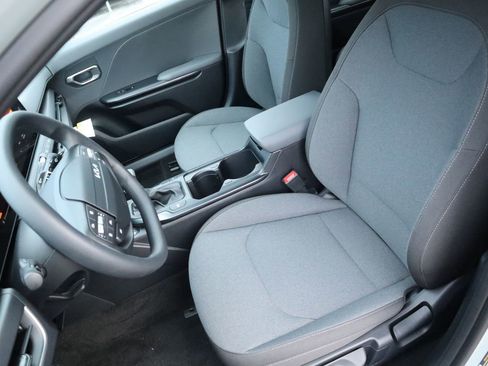 New 2025 Kia K4 LXS image 25