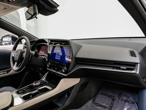 Used 2023 Lexus RZ 450e Premium image 17