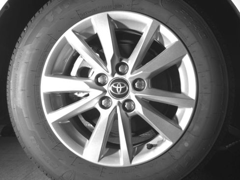 Used 2025 Toyota Camry LE FWD image 18