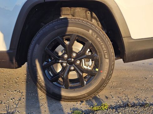 New 2026 Jeep Grand Cherokee L Altitude AWD/4WD image 9