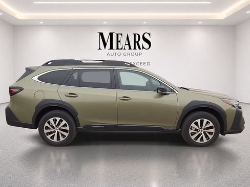 Used 2025 Subaru Outback Premium AWD/4WD image 6