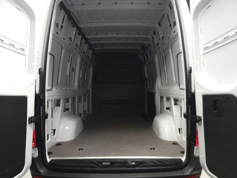 Used 2025 Mercedes-Benz Sprinter 2500 image 19