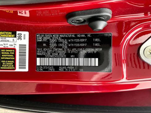 Certified 2025 Toyota Sienna XLE image 6