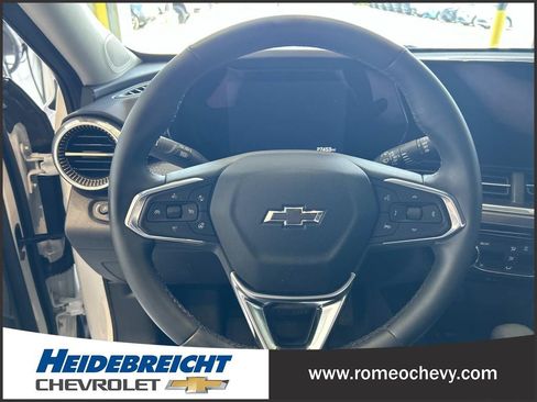 Used 2025 Chevrolet Trax ACTIV w/ Driver Confidence Package FWD image 18