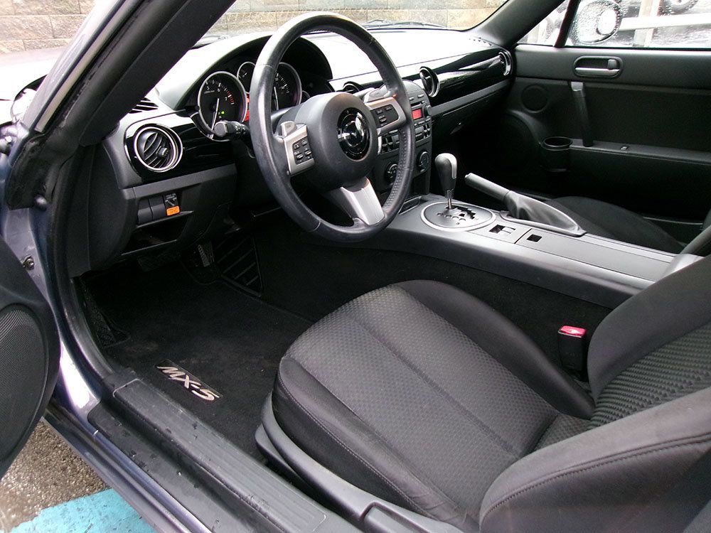 Used 2006 MAZDA MX-5 Miata Sport RWD image 13
