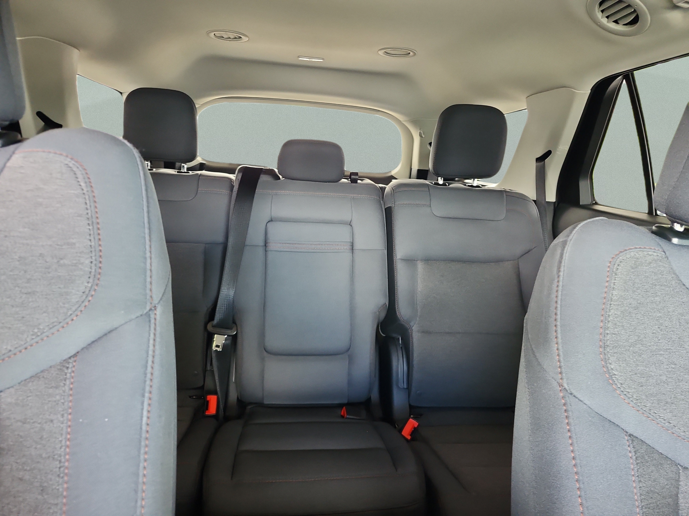 Used 2025 Ford Explorer Active RWD image 19