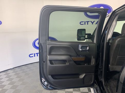 Used 2019 GMC Sierra 3500 Denali w/ Duramax Plus Package image 30