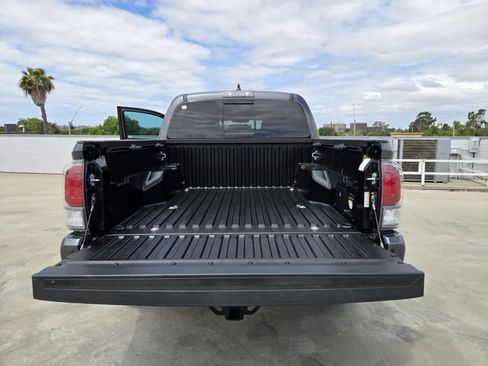 Used 2023 Toyota Tacoma TRD Off-Road w/ Technology Package RWD image 29