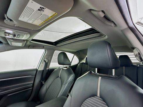 Used 2020 Toyota Camry SE image 25