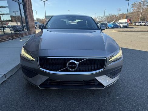 Used 2019 Volvo S60 T5 Momentum w/ Premium Package image 9