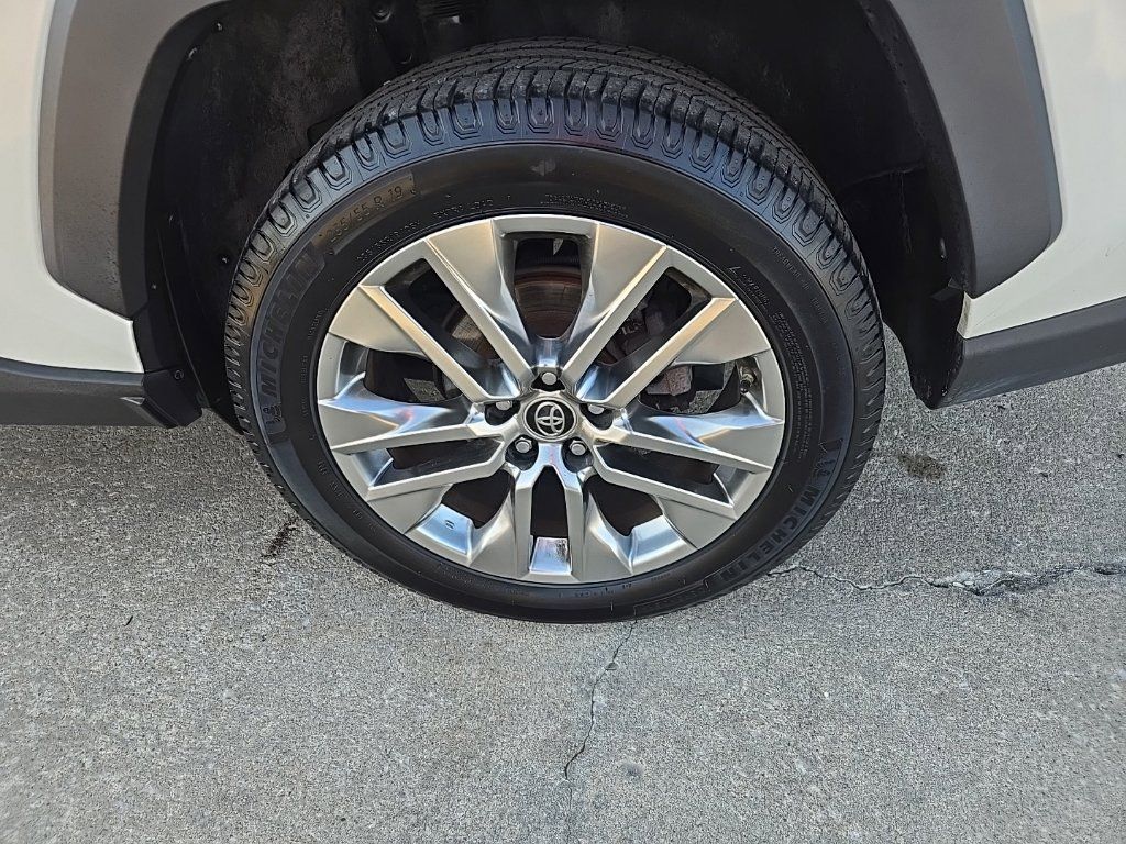 Used 2019 Toyota RAV4 Limited w/ Cold Weather Package AWD/4WD image 25
