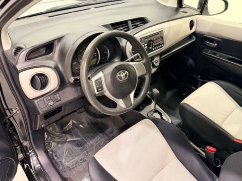Used 2013 Toyota Yaris LE image 36