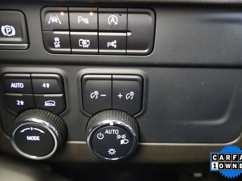 Used 2025 Chevrolet Suburban LT image 34