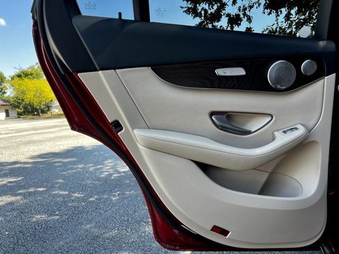 Used 2018 Mercedes-Benz GLC 300 image 19