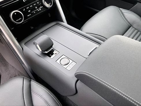 New 2026 Land Rover Discovery Limited Edition image 11