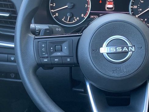 Used 2023 Nissan Rogue SV FWD image 16
