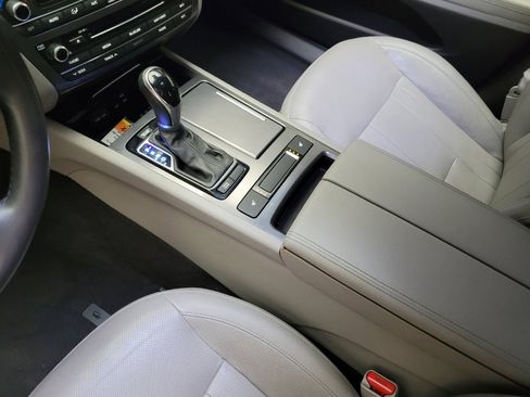 Used 2015 Hyundai Genesis 3.8 image 26