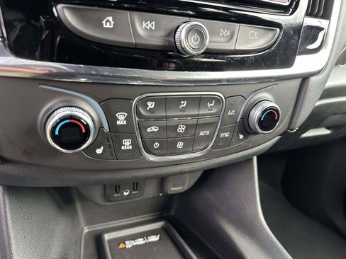 Used 2023 Chevrolet Traverse LT image 30