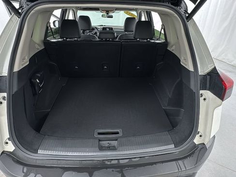 Used 2023 Nissan Rogue SV w/ SV Premium B Package image 15