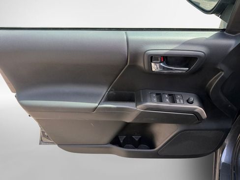 Certified 2020 Toyota Tacoma TRD Off-Road AWD/4WD image 17