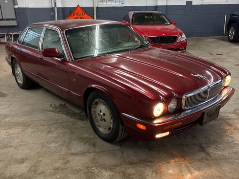 Used 1996 Jaguar XJ6 image 3