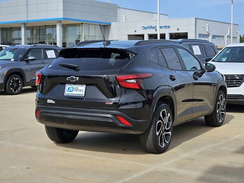 Used 2025 Chevrolet Trax RS FWD image 9