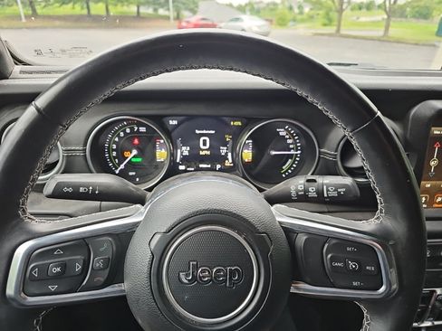 Used 2023 Jeep Wrangler Unlimited Sahara w/ Cold Weather Group AWD/4WD image 23