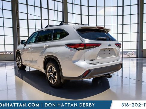 Used 2023 Toyota Highlander XLE FWD image 35