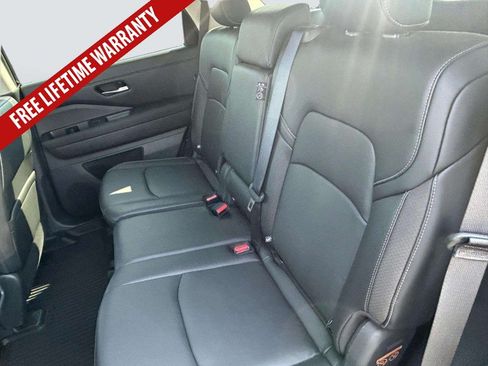 Used 2025 Nissan Pathfinder SL AWD/4WD image 24