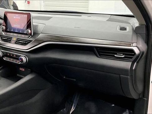 Used 2025 Nissan Altima 2.5 SV image 19