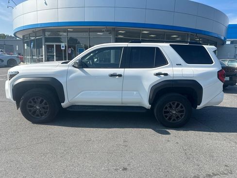 Used 2025 Toyota 4Runner SR5 AWD/4WD image 8