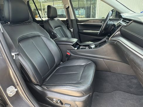 Used 2021 Jeep Grand Cherokee L Limited AWD/4WD image 32