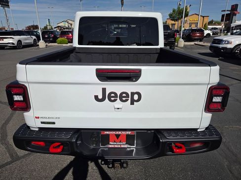 Used 2021 Jeep Gladiator Rubicon AWD/4WD image 4