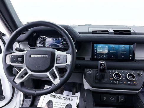 Used 2023 Land Rover Defender 110 X-Dynamic SE image 9