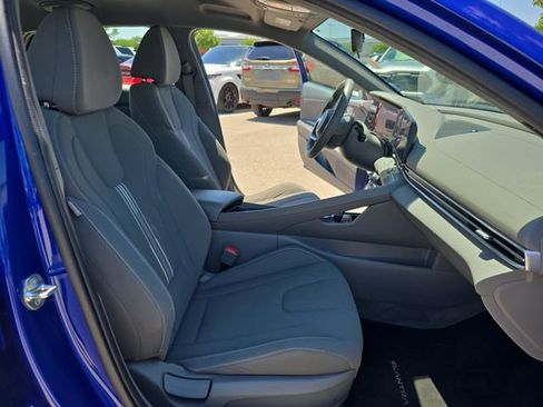 Used 2023 Hyundai Elantra SEL w/ Convenience Package FWD image 11