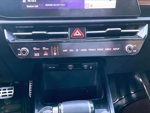 Used 2023 Kia Niro EX Touring FWD image 33