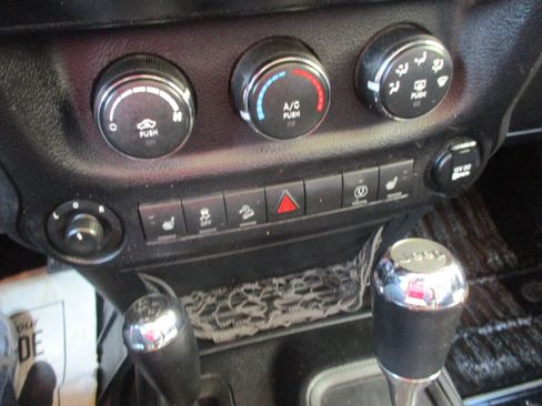 Used 2014 Jeep Wrangler Sahara w/ Connectivity Group AWD/4WD image 17