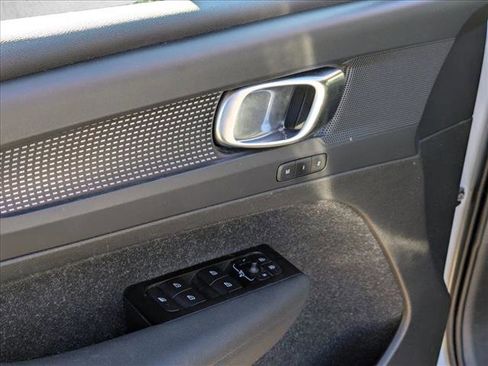 Used 2022 Volvo XC40 T4 R-Design w/ Protection Package Premier image 11