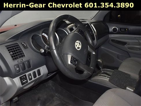 Used 2012 Toyota Tacoma PreRunner image 12