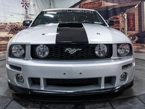 Used 2008 Ford Mustang GT image 3