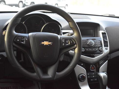 Used 2016 Chevrolet Cruze LT image 20