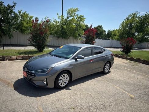 Used 2019 Hyundai Elantra SE w/ Cargo Package FWD image 2