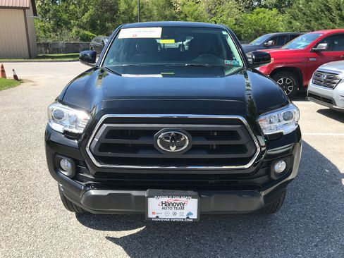Certified 2023 Toyota Tacoma SR5 AWD/4WD image 3