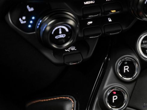 Used 2020 Aston Martin V8 Vantage Coupe RWD image 79